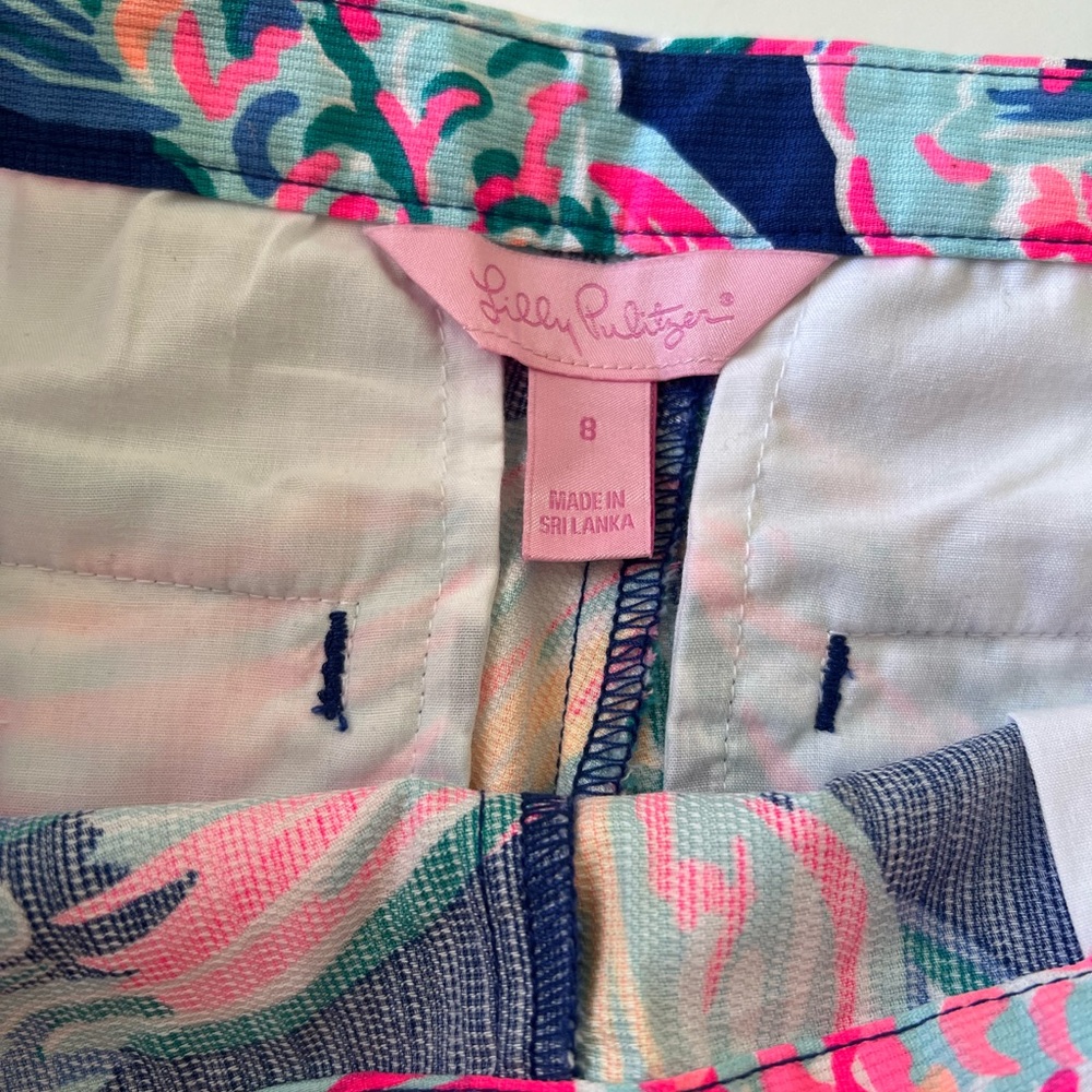Like New Lilly Pulitzer Shorts Size 8 - Picture 3 of 4